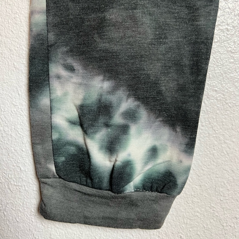 NWT For The Republic So Soft Tie Dye Sweat Top With Matching Bottom Size XSmall - Picture 11 of 11